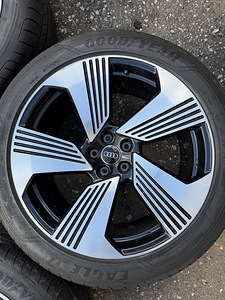 21" оригинальные диски Audi 5x112 + летние шины 265/45/21 (5 фото из 10)