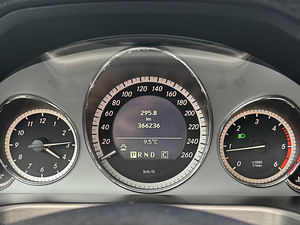 Mercedes Benz E220 CDI (w212) (9 фото из 10)