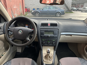 Autorent Škoda Oktavia (7 фото из 9)