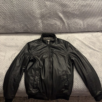 Кожаная куртка Guess