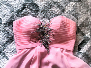 Праздничное платье бандо брэнда Chic femme (5 фото из 10)