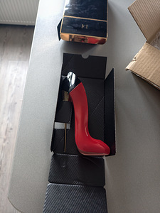 Legendaarne Carolina Herrera parfüüm 150ml (1 foto / 5)