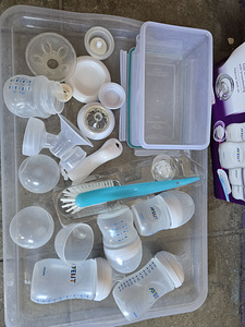 Молокоотсос Philips Avent и бутылочки (2 фото из 5)