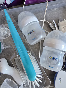 Молокоотсос Philips Avent и бутылочки (3 фото из 5)