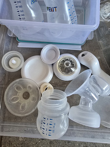 Молокоотсос Philips Avent и бутылочки (5 фото из 5)