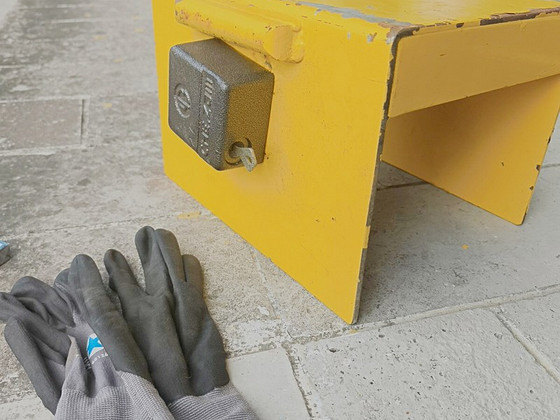 Vargusvastane lukk Multilifti (hook lift) konteinerid