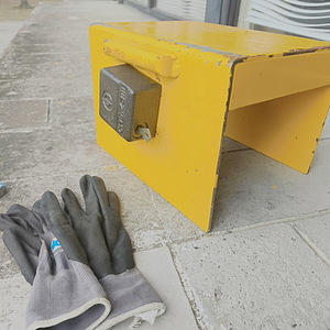 Vargusvastane lukk Multilifti (hook lift) konteinerid (1 foto / 7)