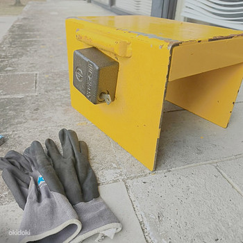 Vargusvastane lukk Multilifti (hook lift) konteinerid