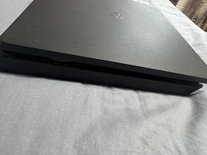 PlayStation 4 slim (5 фото из 8)