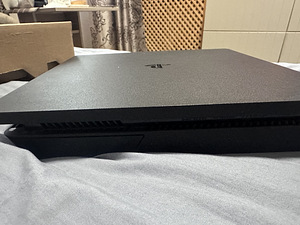 PlayStation 4 slim (3 фото из 8)