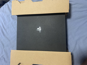 PlayStation 4 slim (4 фото из 8)