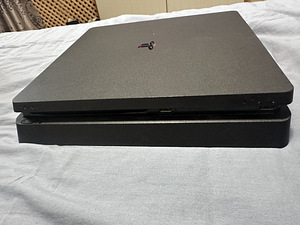 PlayStation 4 slim (6 фото из 8)