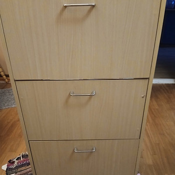 Müüa jalanõude kummut