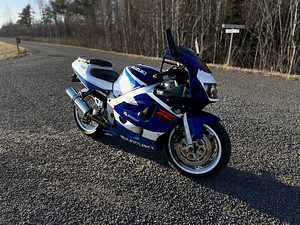 Продается Suzuki GSX-R 600 (1 фото из 10)