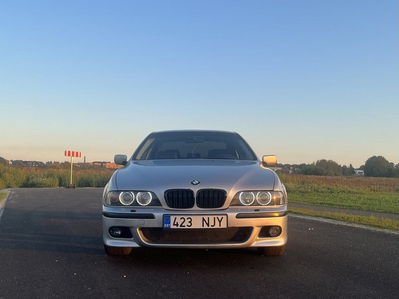 BMW E39 523i 125kw