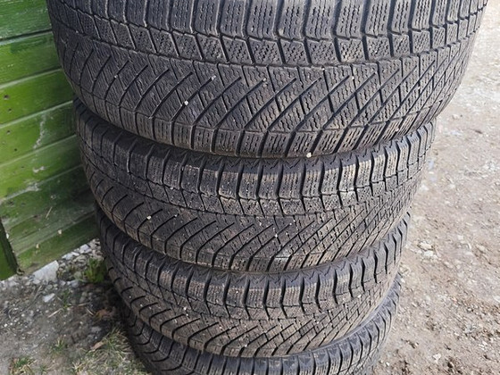 215.60r17