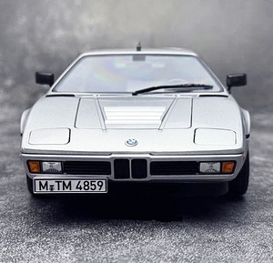 Модель автомобиля BMW E26 M1 1980 1:18 (1 фото из 6)