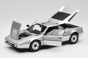 Модель автомобиля BMW E26 M1 1980 1:18 (6 фото из 6)