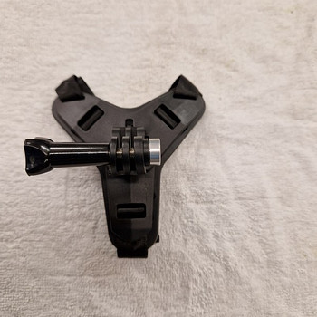 Kinnitus kiivrile go pro