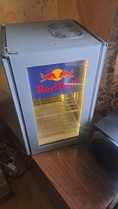 Мини-холодильник Red Bull (2 фото из 8)