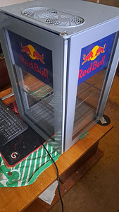 Мини-холодильник Red Bull (3 фото из 8)
