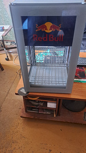 Мини-холодильник Red Bull (4 фото из 8)