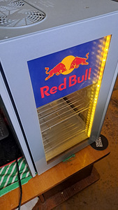 Мини-холодильник Red Bull (5 фото из 8)