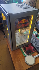 Мини-холодильник Red Bull (7 фото из 8)