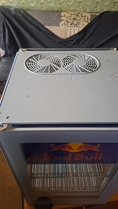 Мини-холодильник Red Bull (8 фото из 8)
