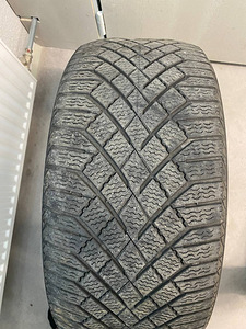 Continental VikingContact 7, 245/45 R18 — DOT 3921 (6-7 mm) (2 foto / 5)
