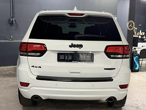 Jeep Grand Cherokee 3.0 d (4 foto / 8)