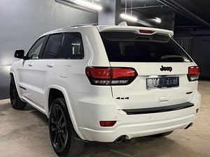 Jeep Grand Cherokee 3.0 d (5 foto / 8)
