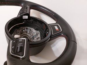 Руль Audi S-line plus competition (3 фото из 4)