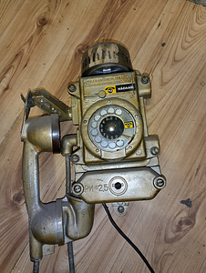 Telefon (2 foto / 2)