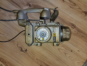 Telefon (1 foto / 2)