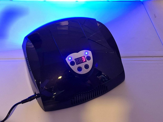 UV lamp küüntele maniküür