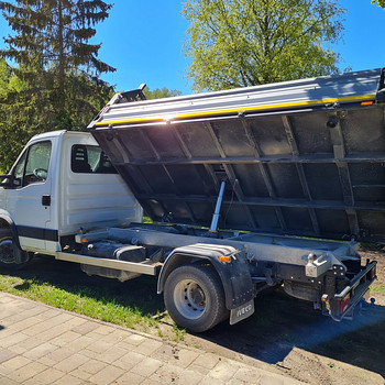Lahtiste kaupade vedu, väike kallur kuni 4 t.