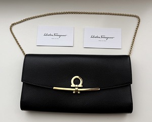 Salvatore Ferragamo , Black (2 фото из 3)