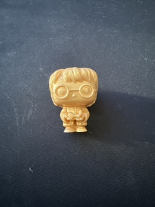 Harry Potter Gold figuur, kinder joy (1 foto / 2)