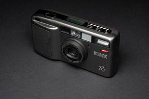 Плёночная камера Ricoh R1 (2 фото из 6)