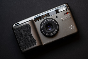 Плёночная камера Ricoh R1 (1 фото из 6)