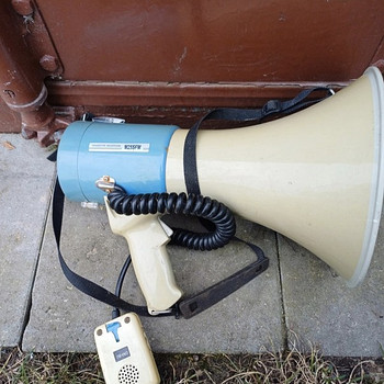 Elektromegafon M25SMN