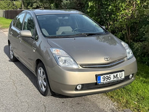 Toyota Prius гибрид элекро + бензин (1 фото из 2)