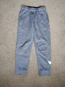 Spordiretuusid ja dressid Nike, North Bend, suurus 116-147 (2 foto / 6)