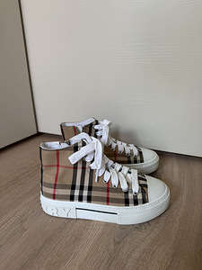 Burberry sneakers (3 foto / 6)
