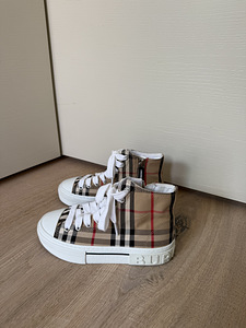 Burberry sneakers (4 foto / 6)