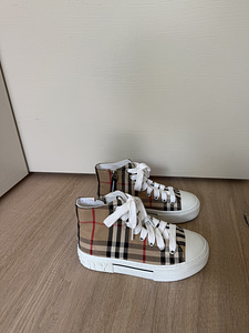 Burberry sneakers (5 foto / 6)