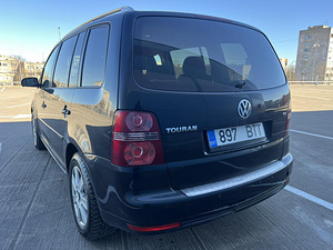 VOLKSWAGEN TOURAN (7 foto / 10)
