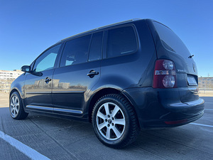 VOLKSWAGEN TOURAN (5 foto / 10)