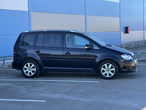 VOLKSWAGEN TOURAN (4 foto / 10)